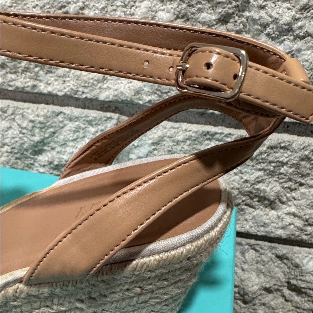 Old Navy Wedge Sandals - Picture 5 of 6